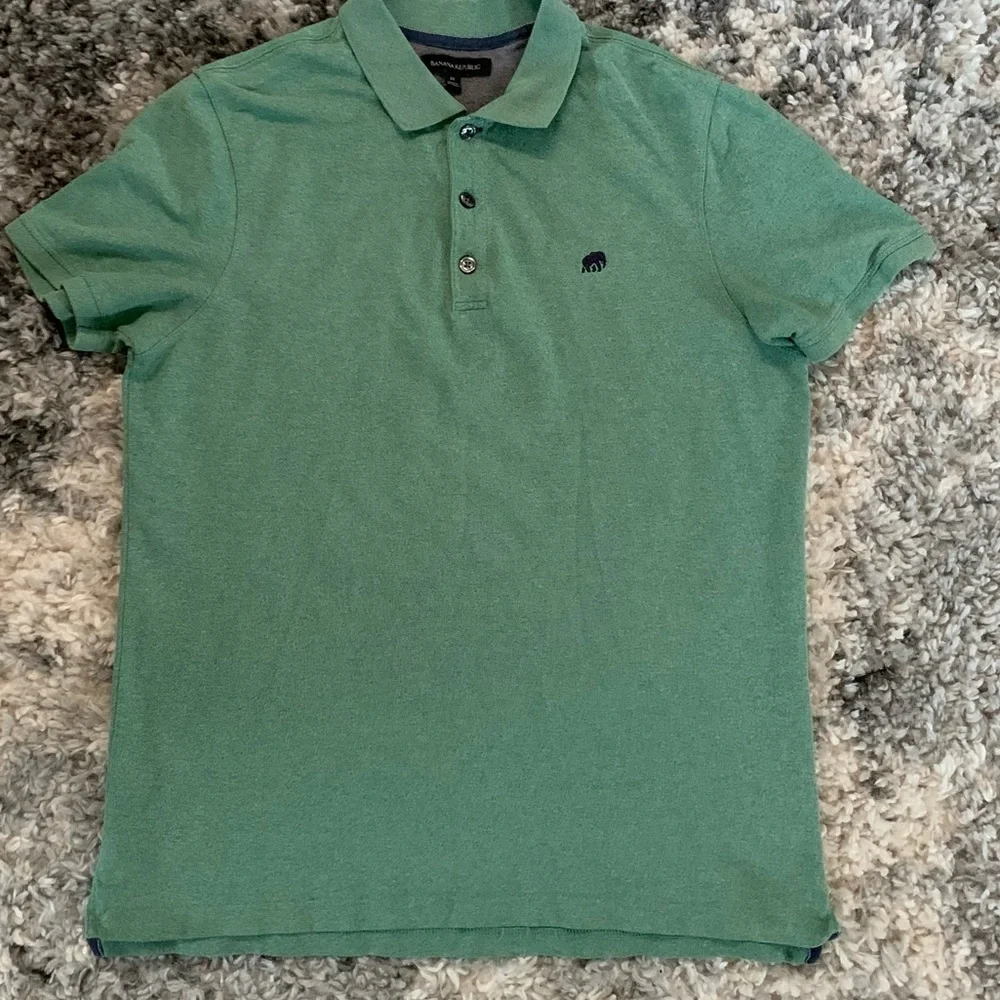 Banana Republic Men’s Green Collared Shirt Size Medium
